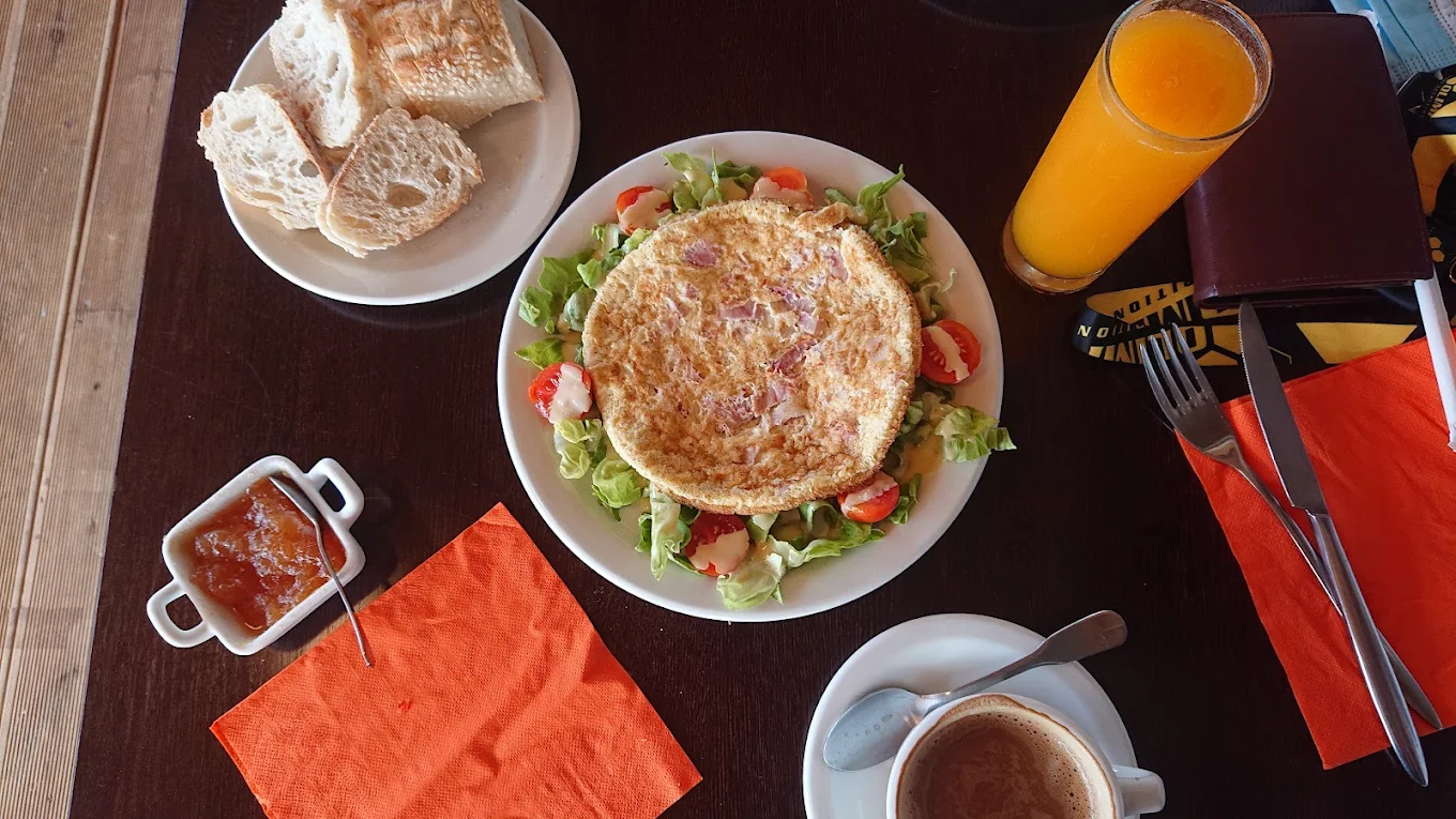 Assiette généreuse servie en salle