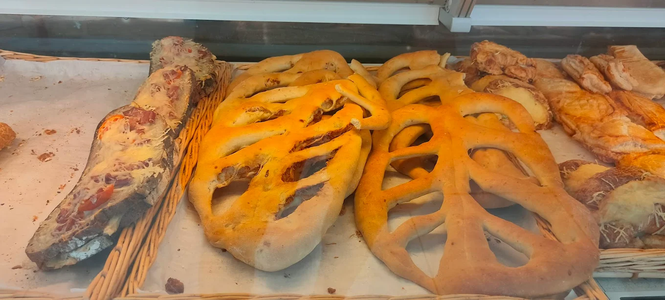 Viennoiseries salées en vitrine